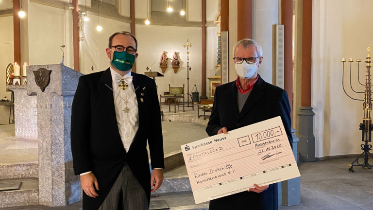 Übergabe des Spendenchecks aus dem virtuellen Schützenfest