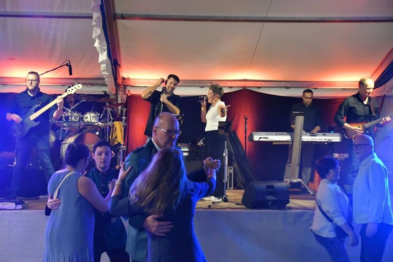 Tanz im Festzelt beim Königsehrenabend